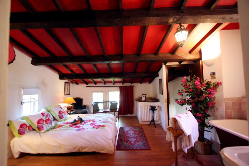 La Ferme Bed and Breakfast Saint-Marc-Jaumegarde Rum bild