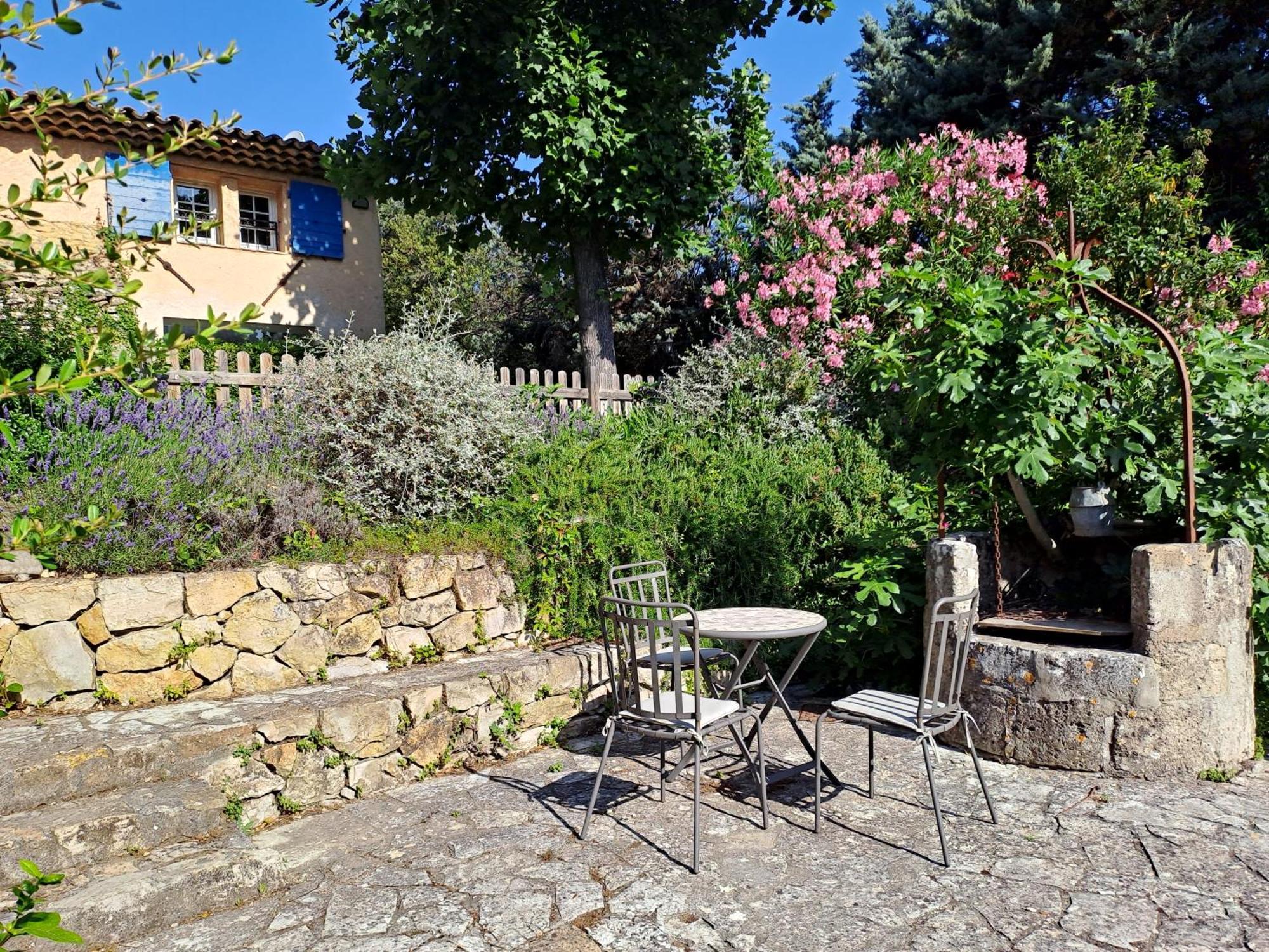 La Ferme Bed and Breakfast Saint-Marc-Jaumegarde Exteriör bild