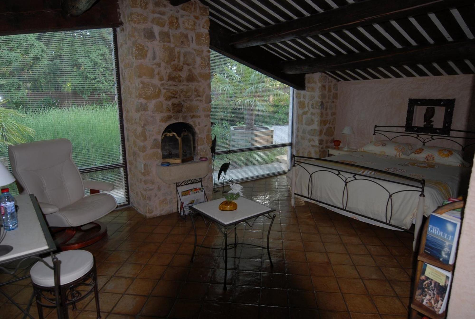 La Ferme Bed and Breakfast Saint-Marc-Jaumegarde Exteriör bild