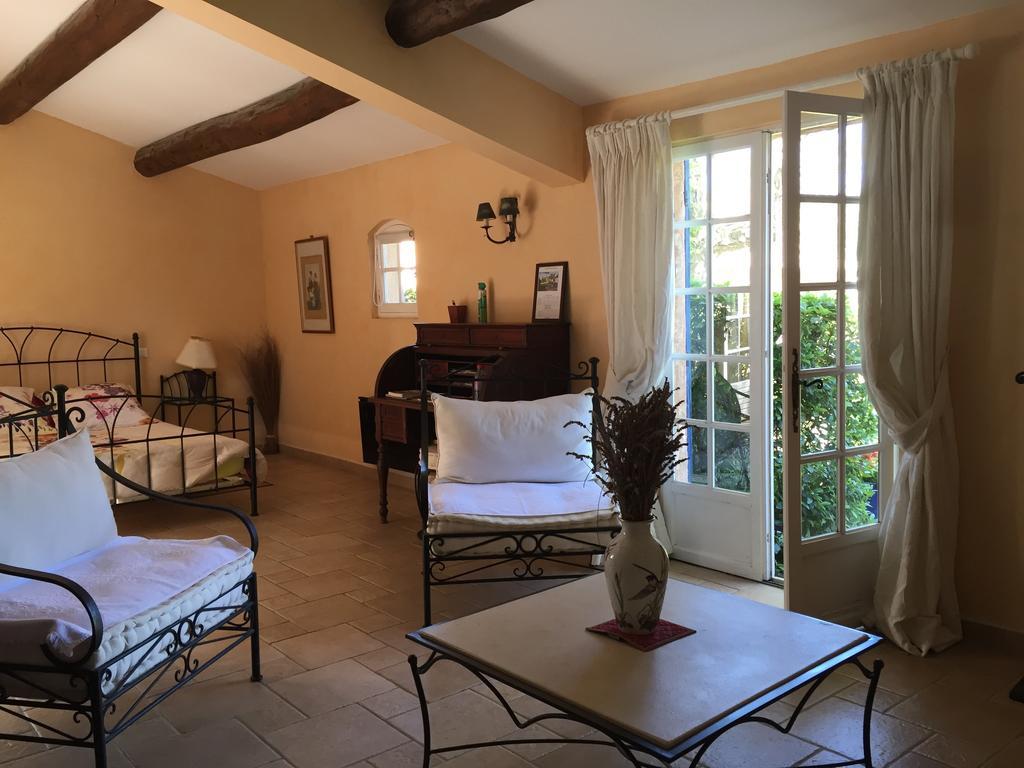 La Ferme Bed and Breakfast Saint-Marc-Jaumegarde Exteriör bild