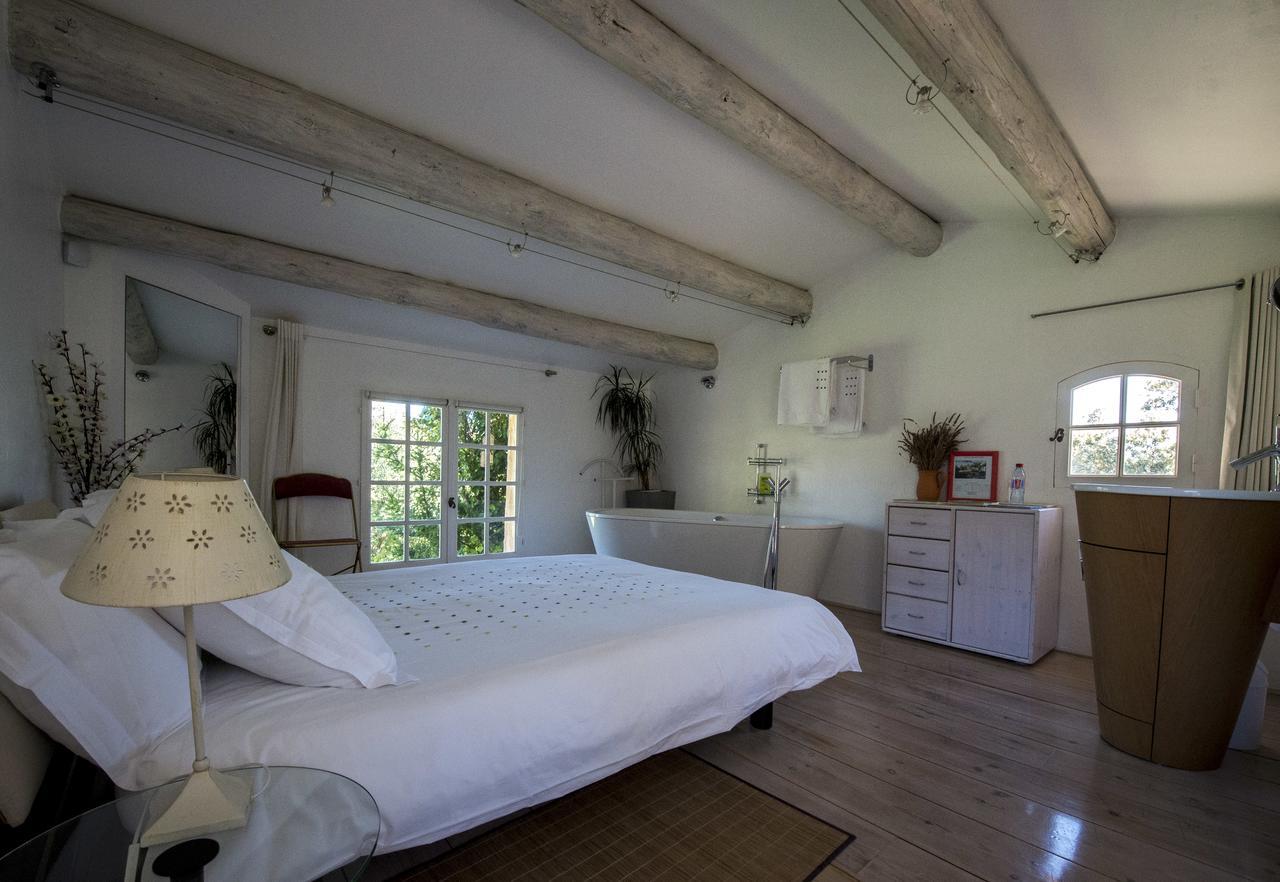 La Ferme Bed and Breakfast Saint-Marc-Jaumegarde Exteriör bild